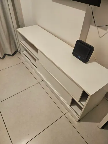 Rack branco para TV