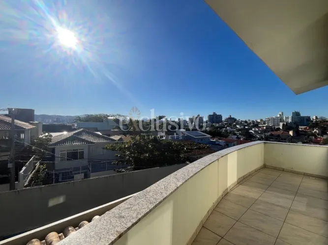 Ampla casa com 6 dormitórios e vista para o mar no bairro Itaguaçu