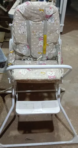Cadeirinha de alimentação em ótimo estado.