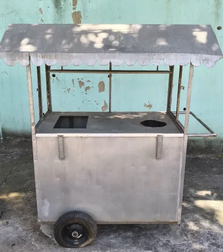 Carrocinha/Barraca de Lanches e Doces