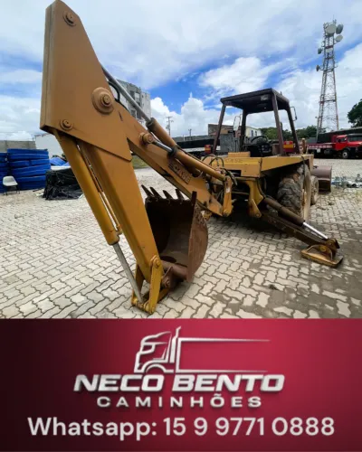 Retroescavadeira CASE 580H 4x2 - 1995