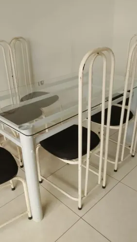 Mesa Tubular com Tampo de Vidro + 6 Cadeiras
