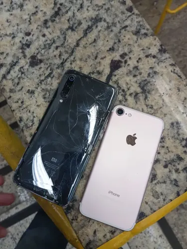 Celular: Iphone 7- 200 reais. Precisa trocar tela
