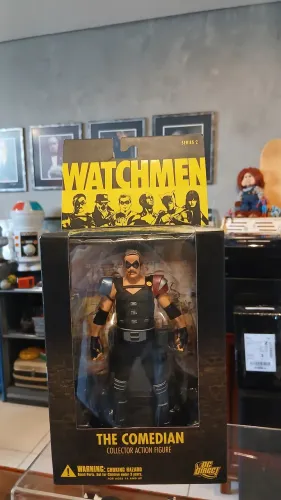 Action Figure do personagem The Comedian do filme "Watchmen" da DC direct de 2009