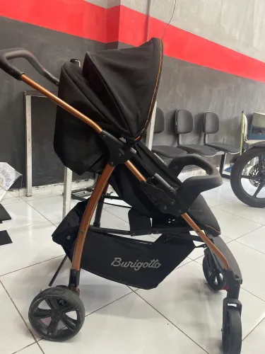 Carrinho Burigotto original, excelente estado, confortável, leve e pronto para uso!