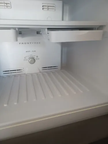 Vendo geladeira Frost Free...usada em bom estado