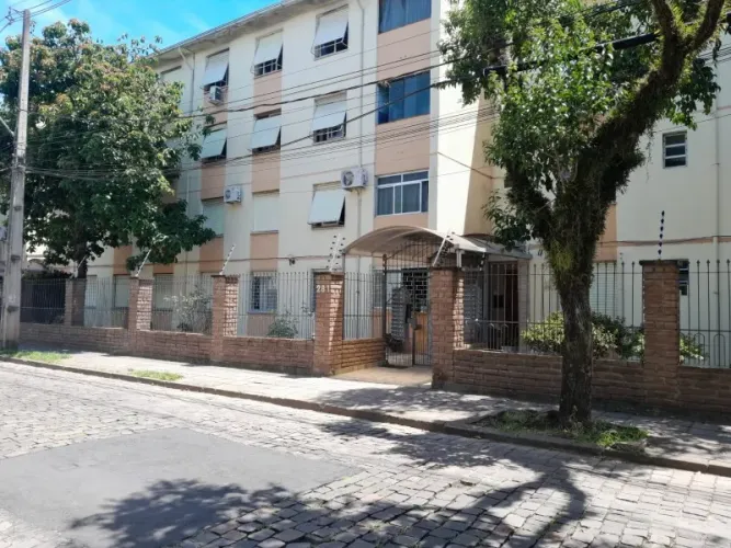 Apto com 01 dormitório, sala com ar Split, cozinha, área de serviços, piso parquet...