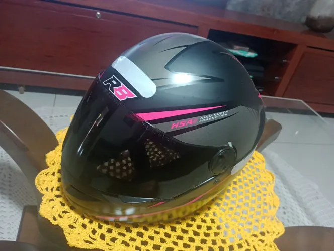 2 Capacetes semi novos 