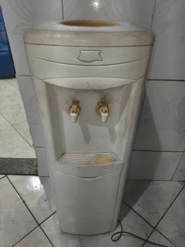 Filtro galão de 20 litros gela muito