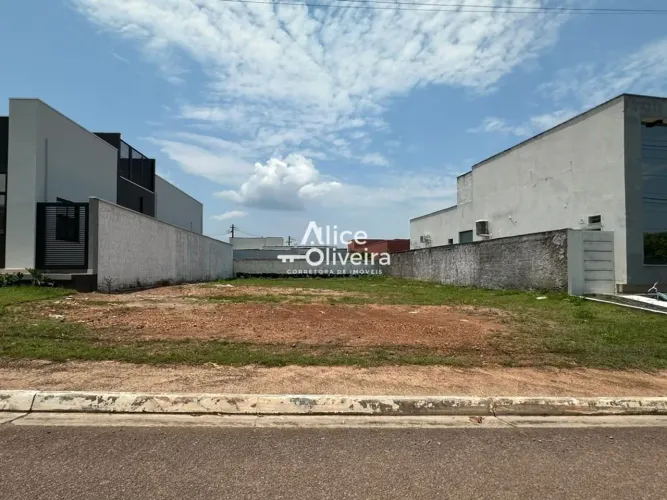 Terreno/Lote em Condomínio à Venda com 342m² por R$ 320.000