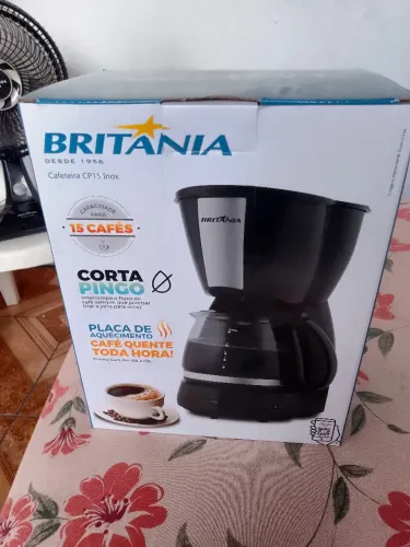 Vendo cafeteira novinho novinho nunca foi usado na caixa valor r$ 200