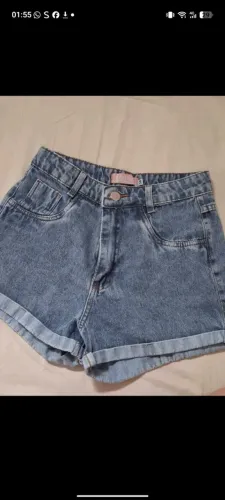 Short jeans cintura alta no estilo mom Tam 40