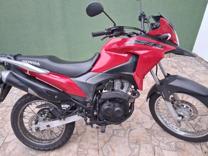 Vendo ou troco por moto de menor valor,passo cartão tbm