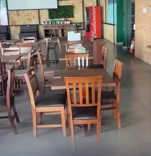 Mesas e cadeiras para restaurante 