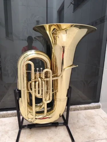 Tuba 6/4 CONN 20J Sib - Campana fixa - Laqueada R$22.500,00 - Aceito trocas - Parcelo 18x