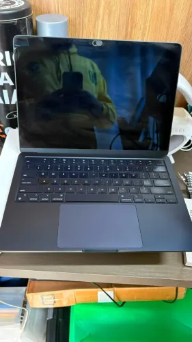 Macbook Air M2 2022 13,6, M2,8 Gb, 256 Gb, Midnight (Usado)