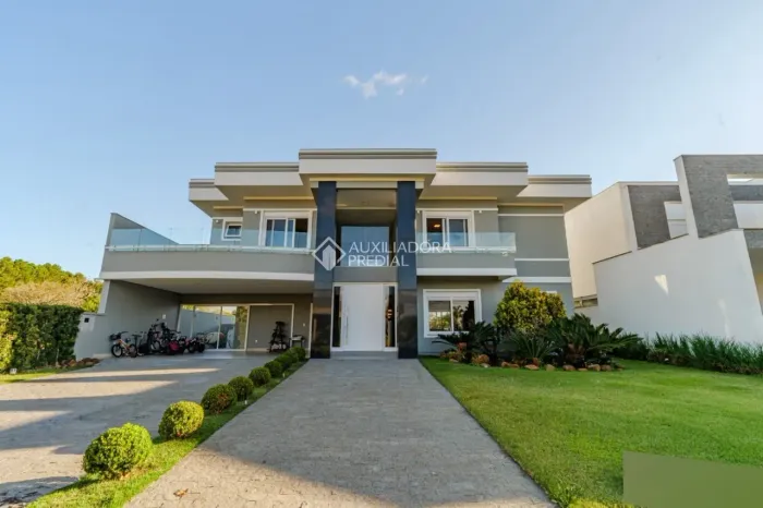 Casa Contemporânea com 4 Suítes e Vista para o Lago no Terraville Golf Club
