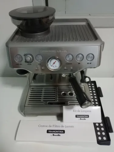 Cafeteira Espresso Tramontina by Breville com Moedor Integrado - Excelente Estado