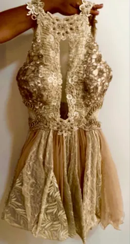 VESTIDO NUDE DE FESTA LINDO TAM M R$:269,99
