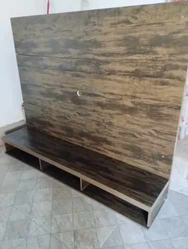 Painel de tv de madeira ótimo estado com marcas de uso 1.8x1.4 retirar no local