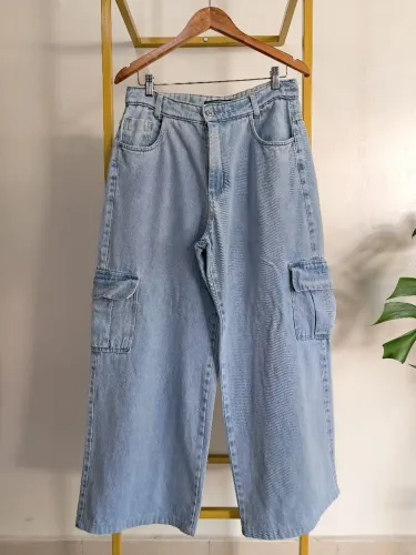 Calça jeans Wide Leg Cargo, lavagem clara