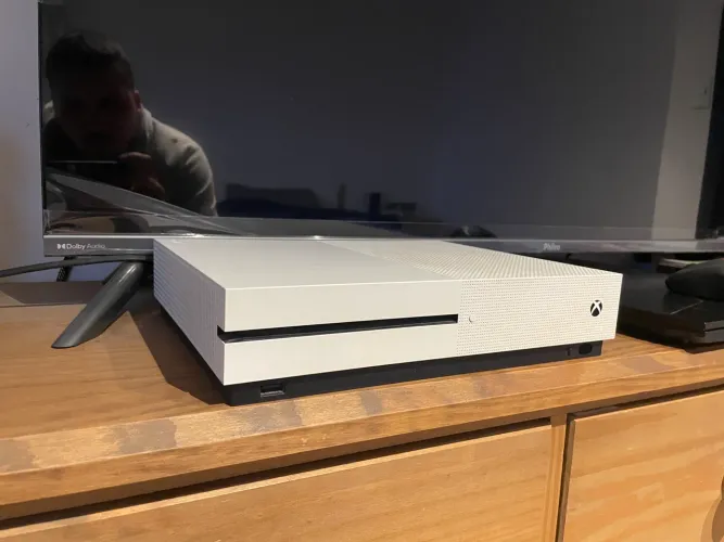 Xbox One S com controle