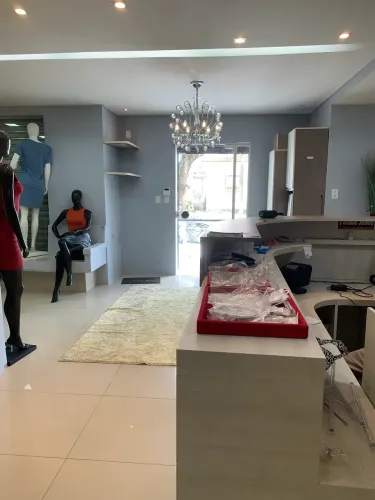 Vendo loja com toda estrutura e mercadoria 