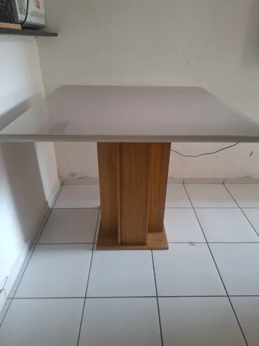 Mesa sem cadeiras