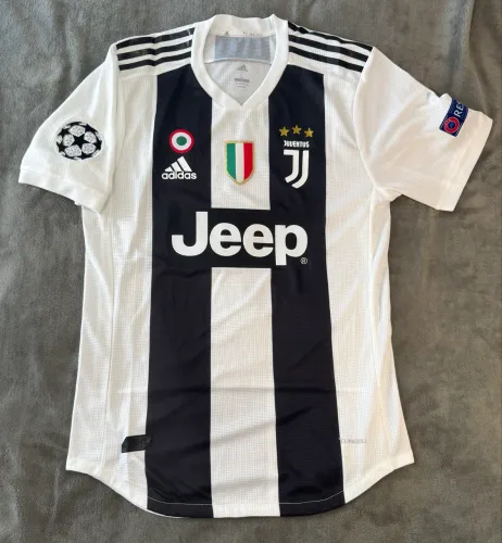 Camisa Juventus 2018 - Modelo jogador autografada - Cristiano Ronaldo