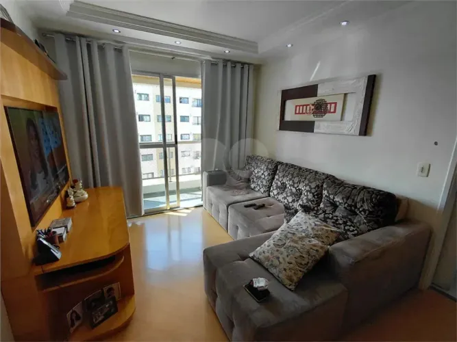 Apartamento a venda Rua Copacabana. 3 dormitórios, sendo 1 suíte. 2 vagas