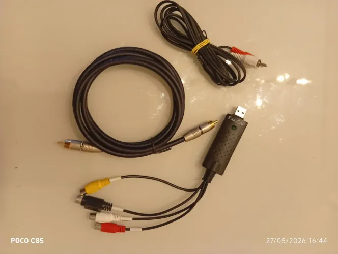 Conjunto de cabos eletrônicos