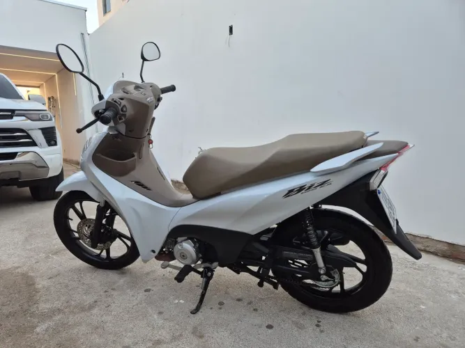 Biz Ex 24/25 COM 2.300 KM RODADO