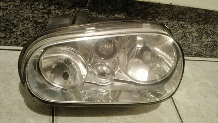 Farol esquerdo Volkswagen golf 2000