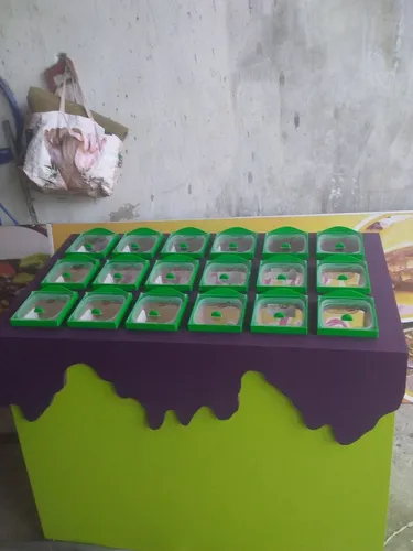 Balcão self-service para 18 acompanhamentos com as tampas de acrílico e os potes  1.350