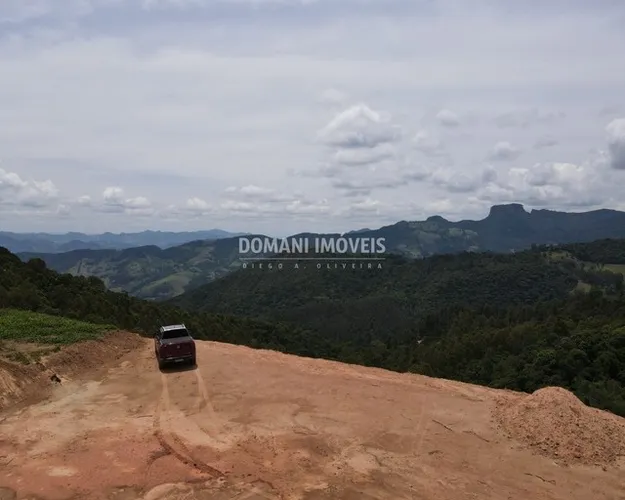 Linda Área de Terreno à Venda com Vista para a Pedra do Baú - Campos do Jordão/SP