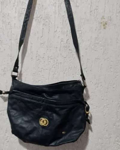 Bolsa azul marinho de couro