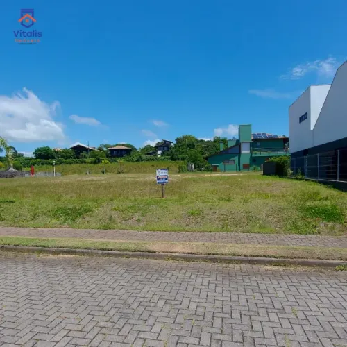 Terreno em Imbituba no bairro Arroio, no condomínio Ho'okipa, a 250 metros até a lagoa