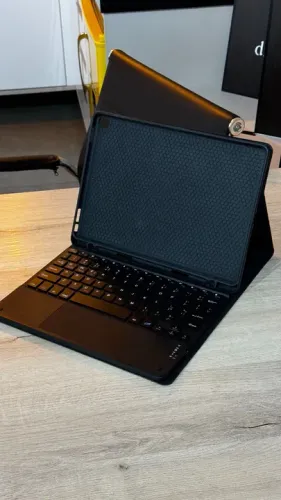 Capa com teclado iPad 9 10.2 Pol. - 90 dias de garantia! Até 12x no cartão!