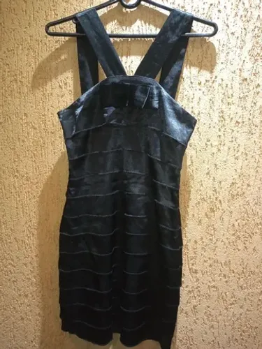 Vestido tubinho de cetim preto