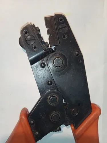 Grampeador para terminais 
