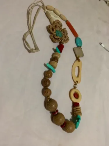 Colar comprido e colorido