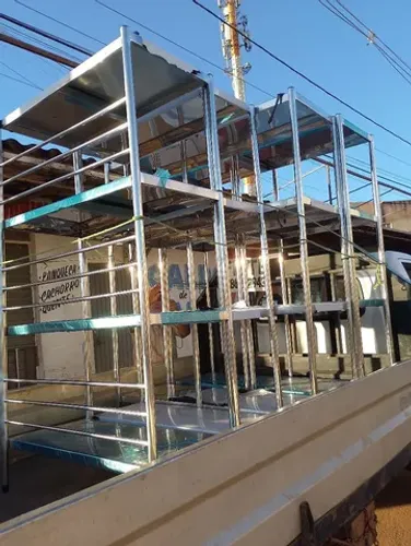 Mesas, pia, coifas, carrinho de pão,