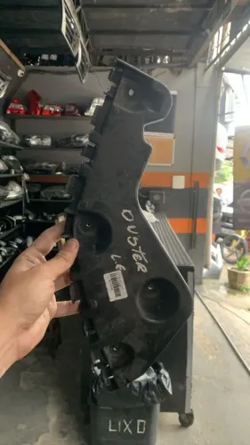Guia do Parachoque Traseiro Esquerdo Renault Duster ~2015