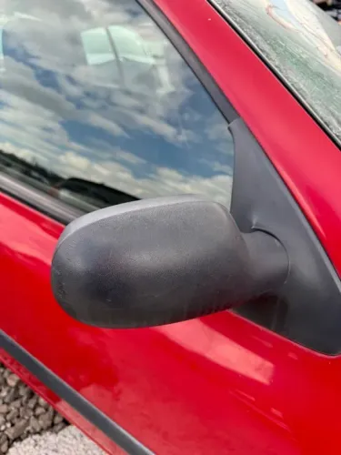 Retrovisor Direito Clio 2004/2005-Disponivel