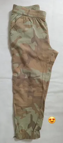 Calça camuflada Levi's  original M FEMININA