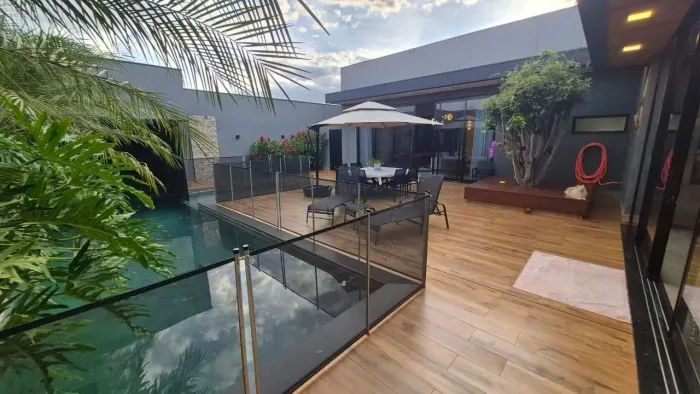 Casa à venda no Condomínio Mário Franco