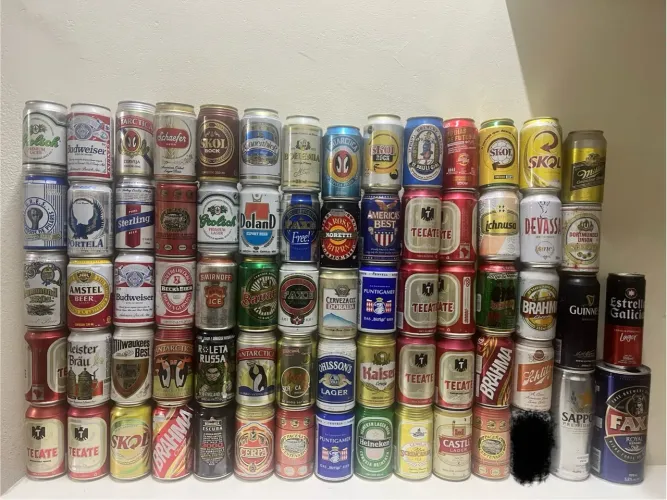 Latinhas de coleção vazias refri