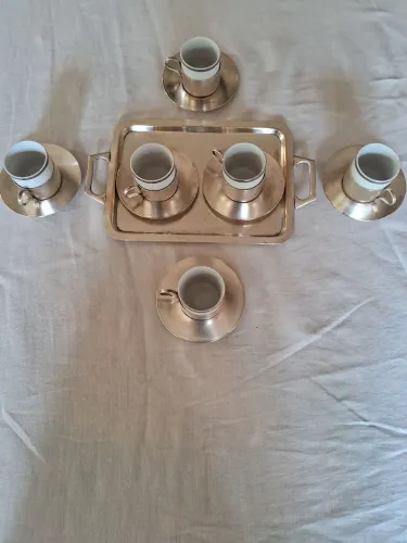 Conjunto de 06 xicaras de cafezinho de Porcelana, Suporte e Bandeja em Prata 90