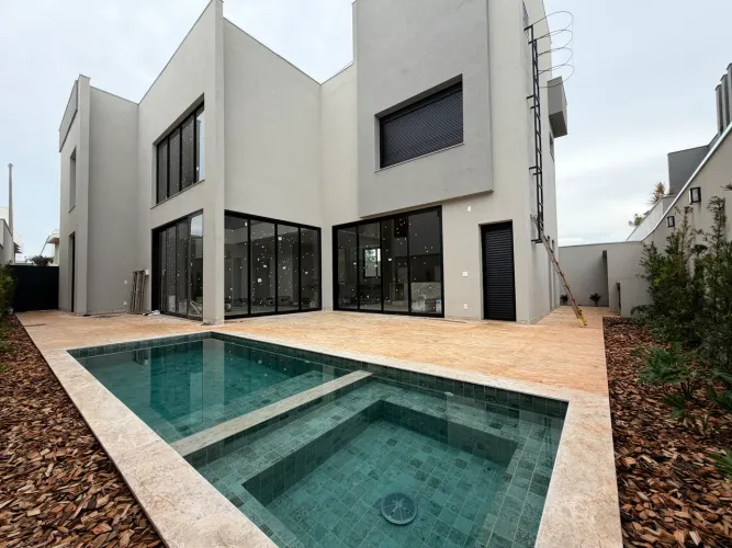Excelente casa condomínio fechado zona sul