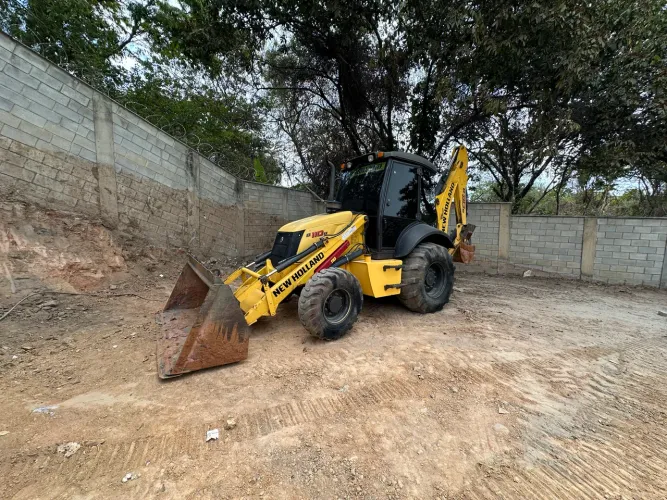 Retroescavadeira New Holland B110 2023
